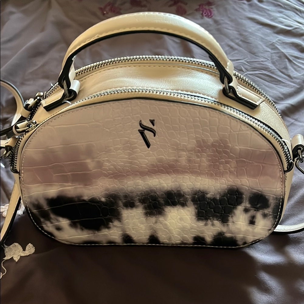 Simply Vera Vera Wang Cream and Black Crossbody Bag